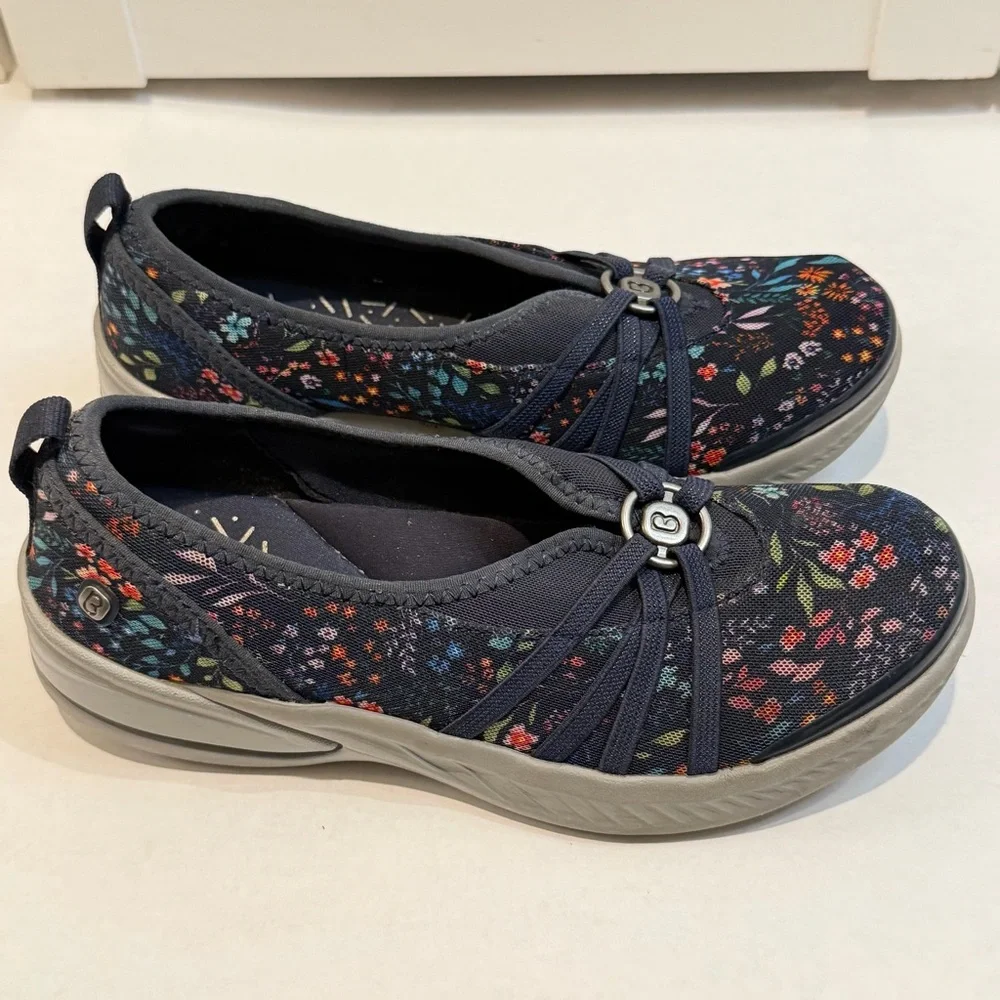 Bzees Women's Floral Slip On Comfort‎ Shoes Size 6M Navy Floral Walking Sneakers